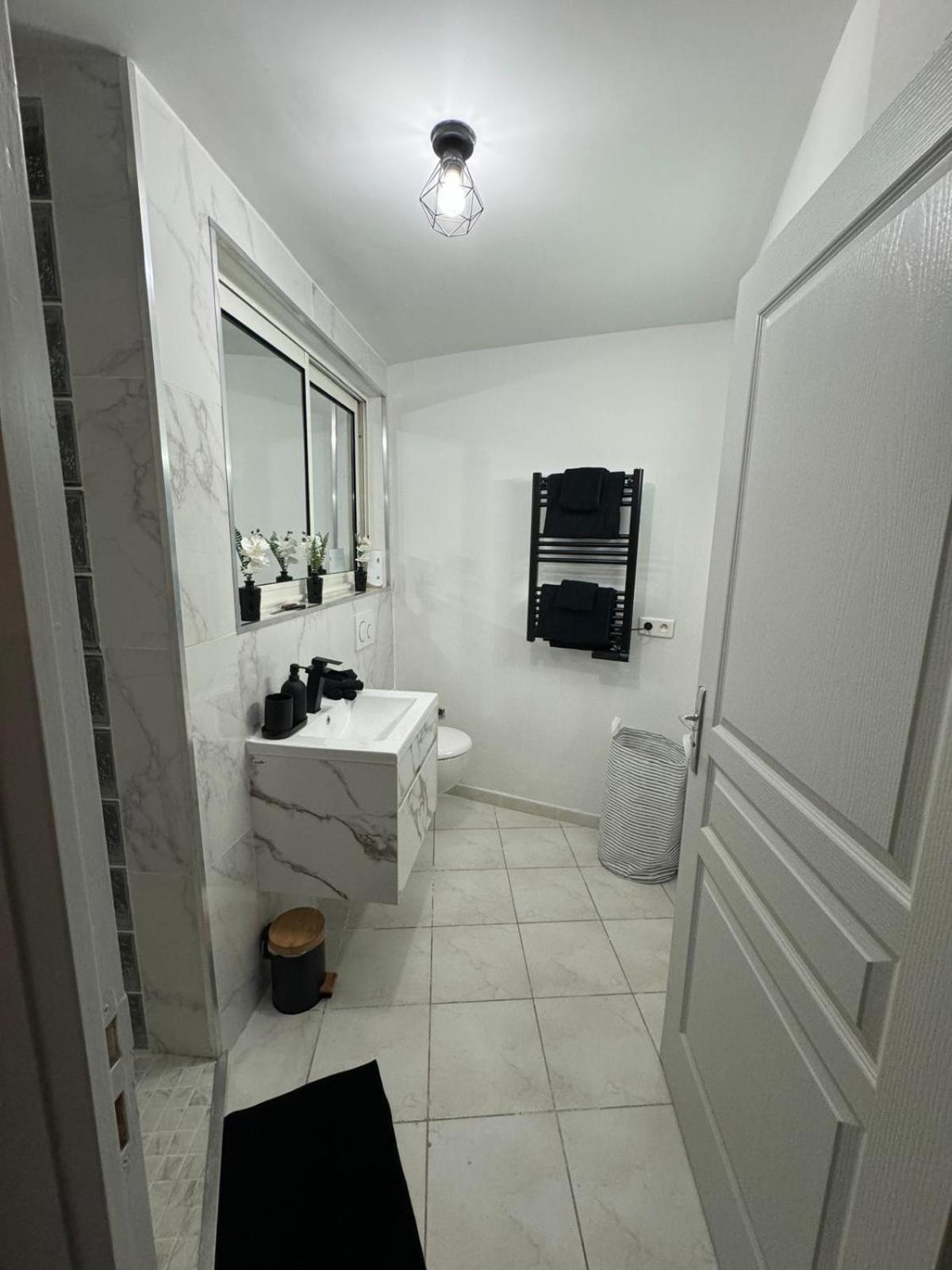 Jolie Deux Pieces Au Coeur De Nice Extérieur photo